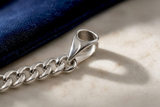 Chain links passing through pendant bail