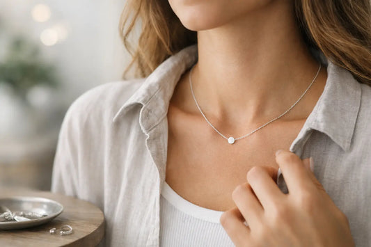 Choosing a Silver Necklace for Everyday Outfits